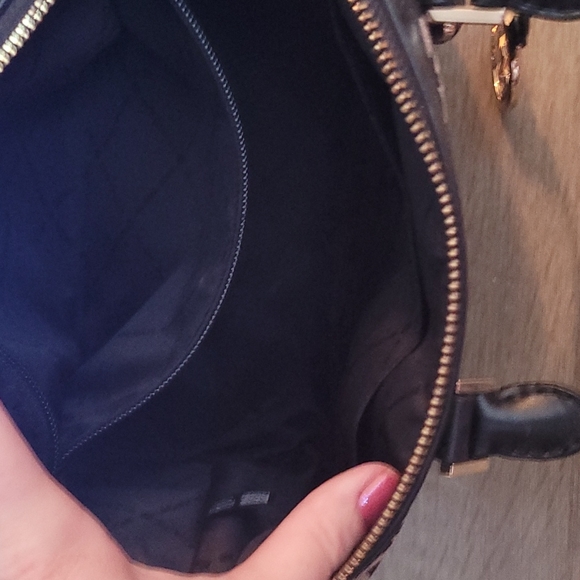 Micheal Kors Monogram Purse for Fall - Picture 12 of 12